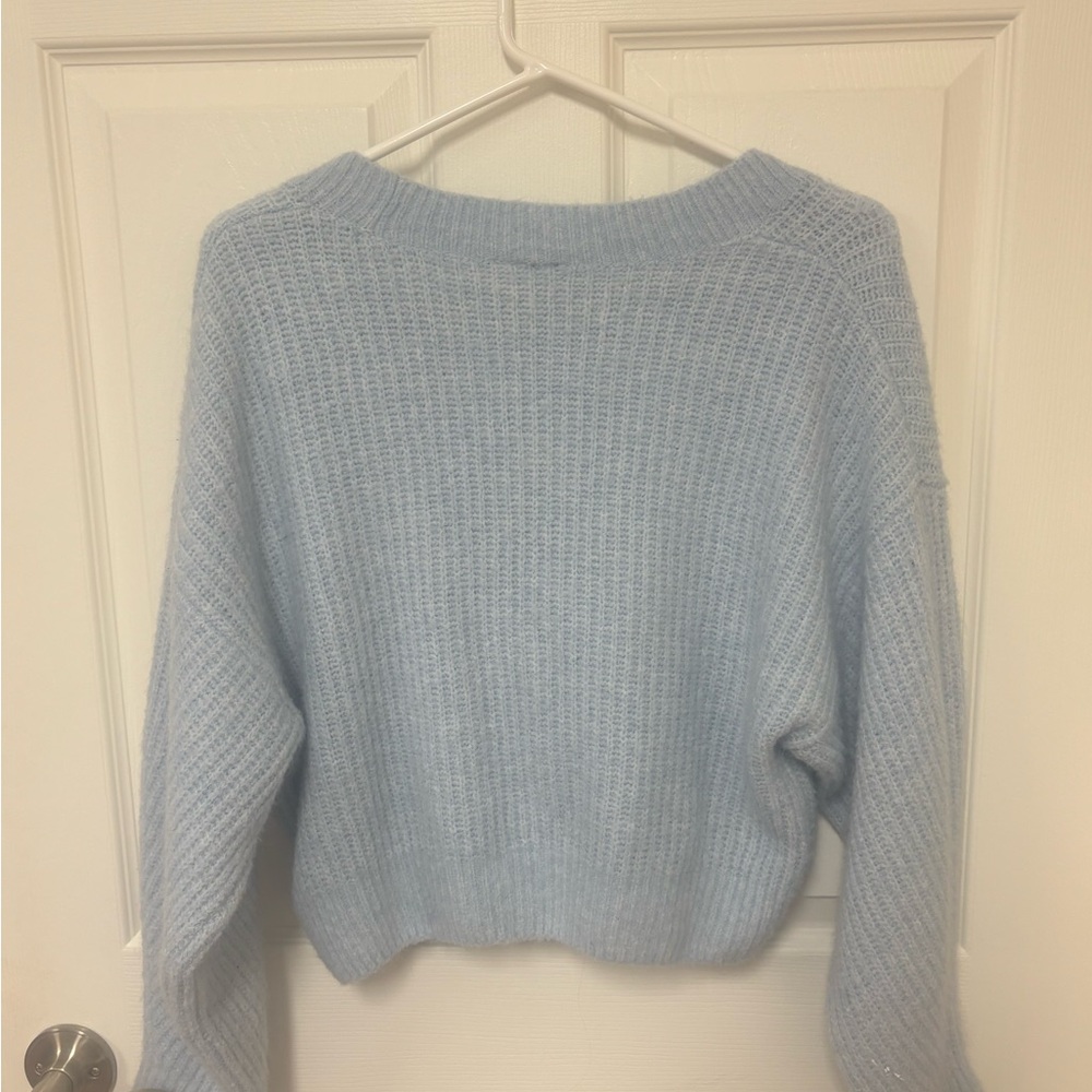 H&M Light Blue Cropped V-Neck Button Cardigan - Picture 4 of 4